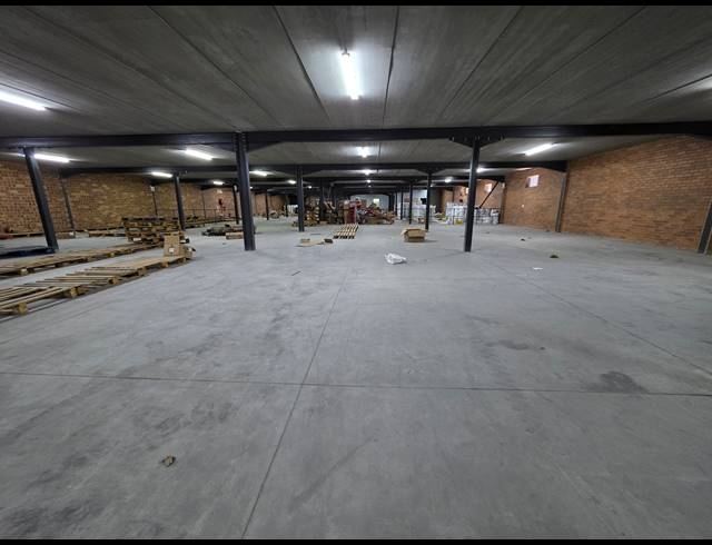 1,220M² WAREHOUSE TO LET IN ORMONDE